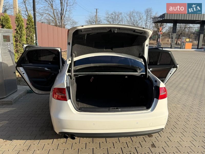 Седан Audi A4 2013 в Вижнице