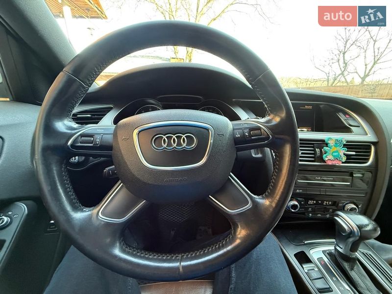Седан Audi A4 2013 в Вижнице