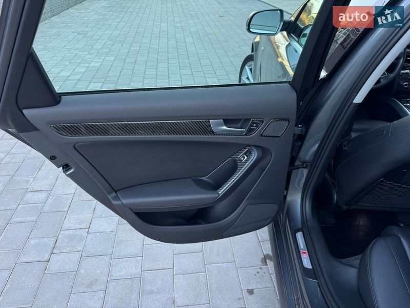 Седан Audi A4 2015 в Луцке