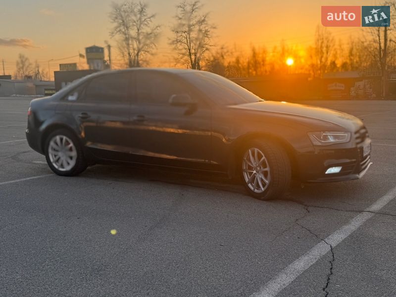 Седан Audi A4 2012 в Белогородке