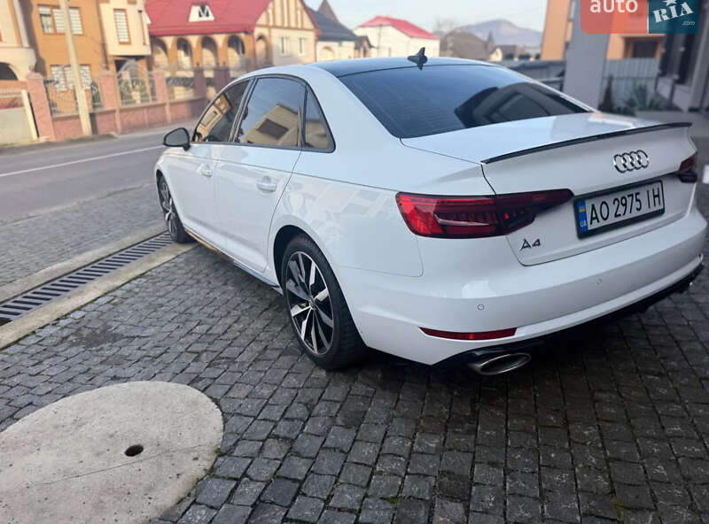 Седан Audi A4 2016 в Черновцах