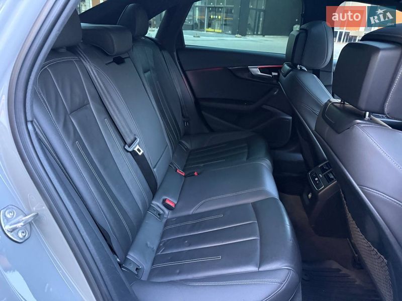 Седан Audi A4 2021 в Коломые
