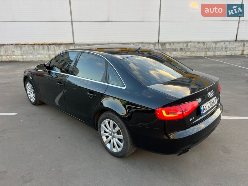 Седан Audi A4 2012 в Киеве