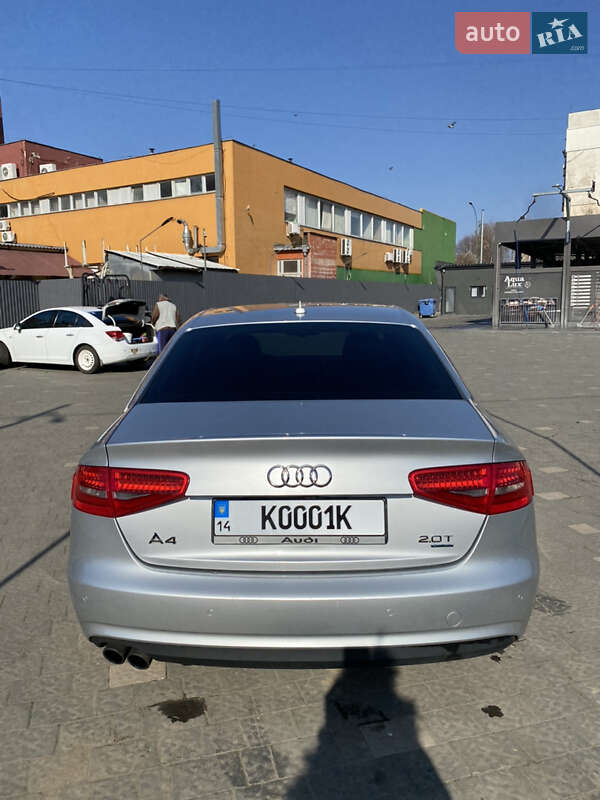 Седан Audi A4 2012 в Ужгороде
