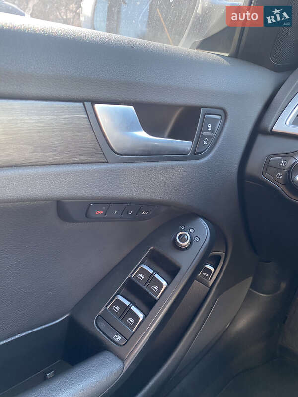 Седан Audi A4 2012 в Ужгороде