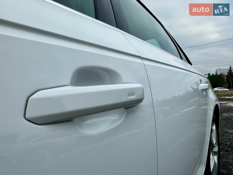 Седан Audi A4 2019 в Львові