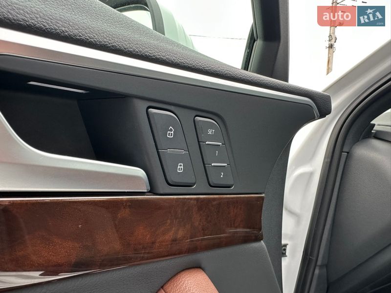 Седан Audi A4 2019 в Львові