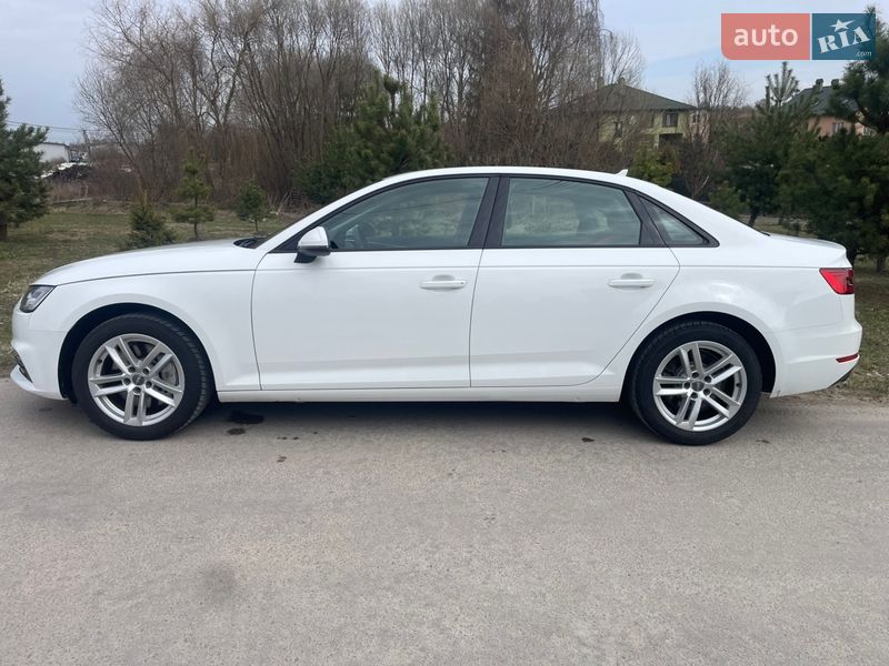 Седан Audi A4 2016 в Львові