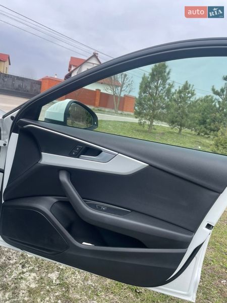 Седан Audi A4 2016 в Львові