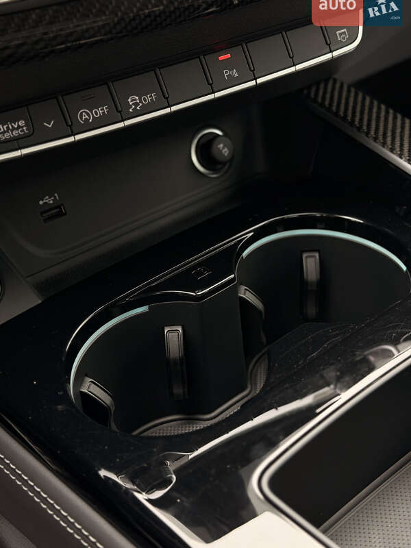 Седан Audi A4 2024 в Киеве
