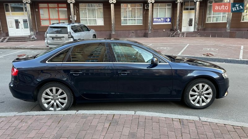 Седан Audi A4 2011 в Києві