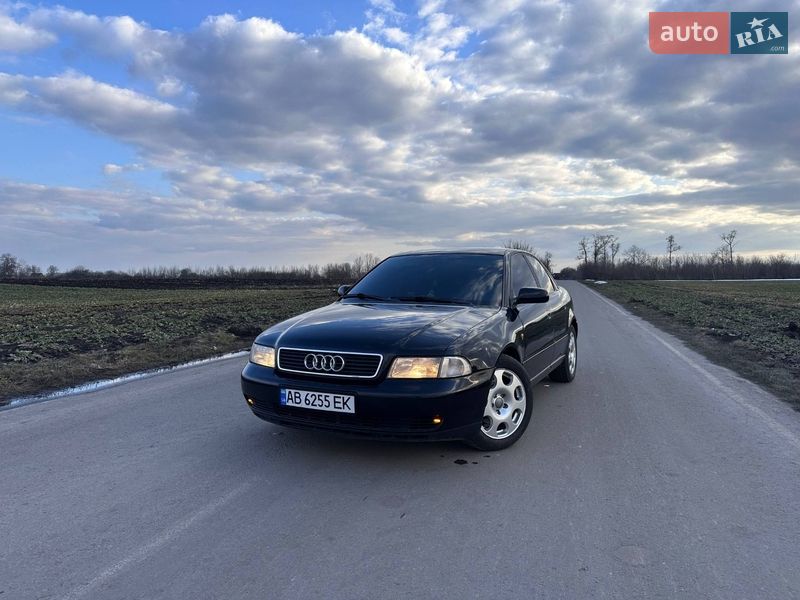 Седан Audi A4 1998 в Виннице