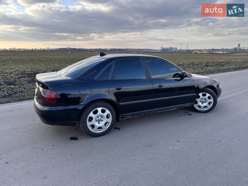 Седан Audi A4 1998 в Виннице