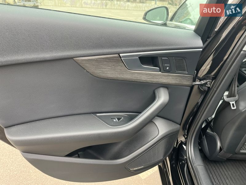Седан Audi A4 2018 в Киеве