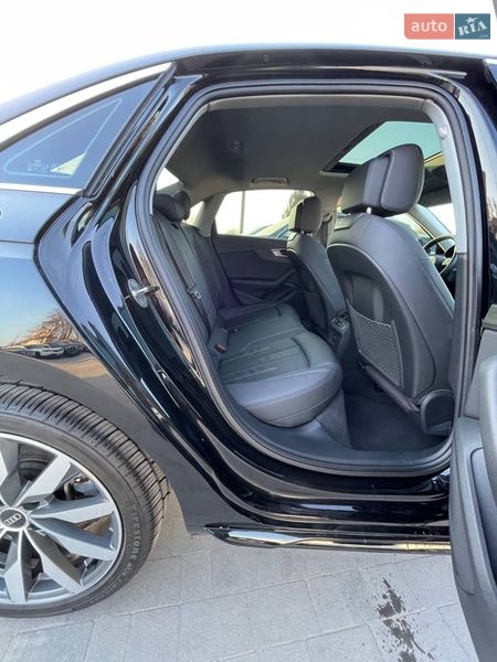Седан Audi A4 2021 в Львове
