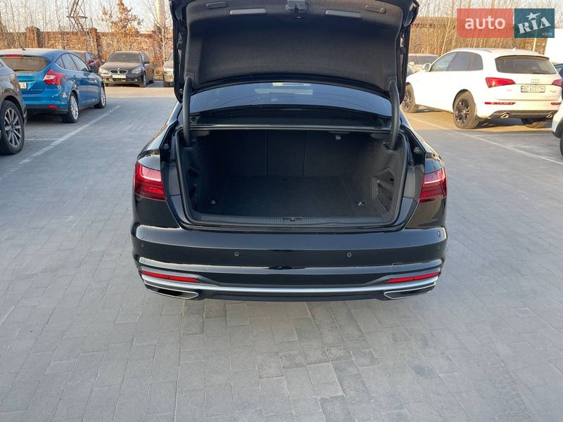 Седан Audi A4 2021 в Львове