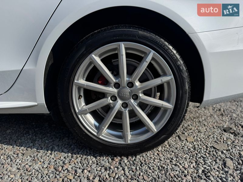 Седан Audi A4 2013 в Луцьку