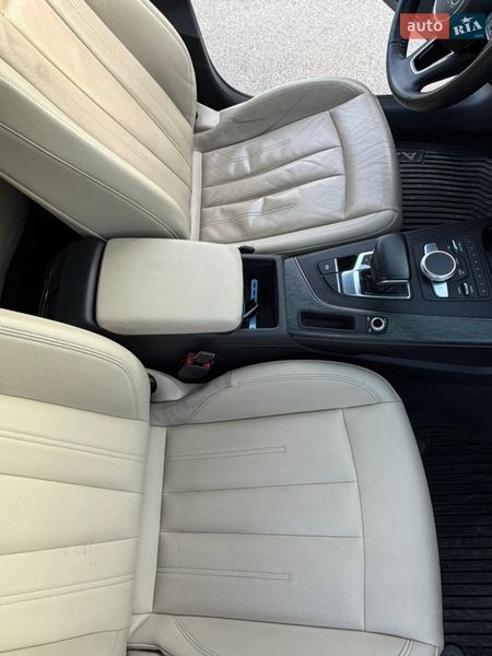 Седан Audi A4 2017 в Киеве