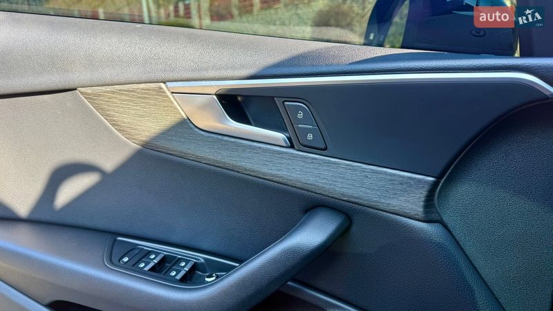 Седан Audi A4 2017 в Киеве