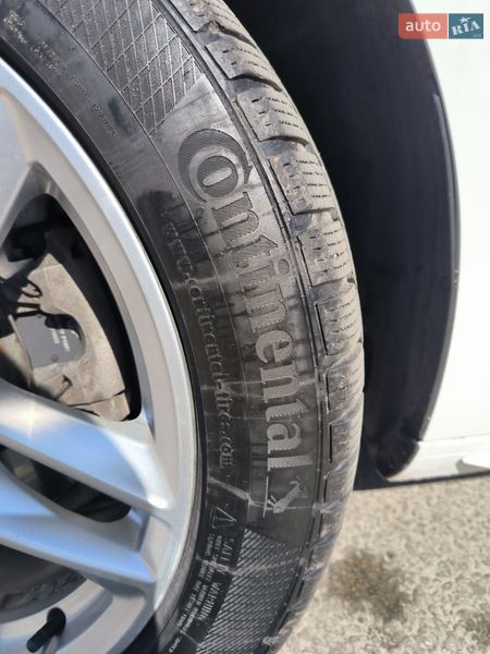 Седан Audi A4 2016 в Ромнах