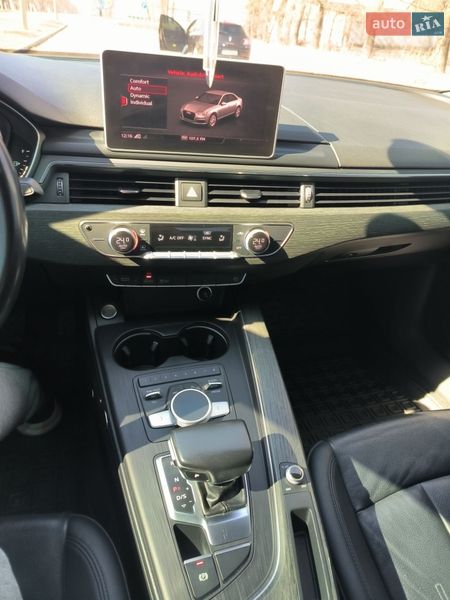 Седан Audi A4 2016 в Ромнах