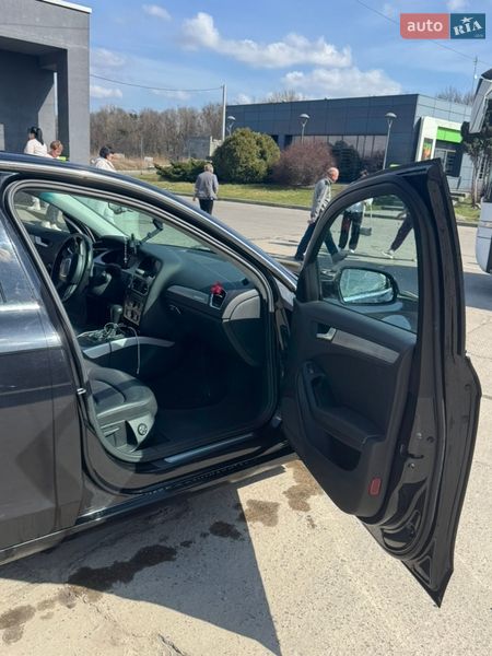 Седан Audi A4 2011 в Львове