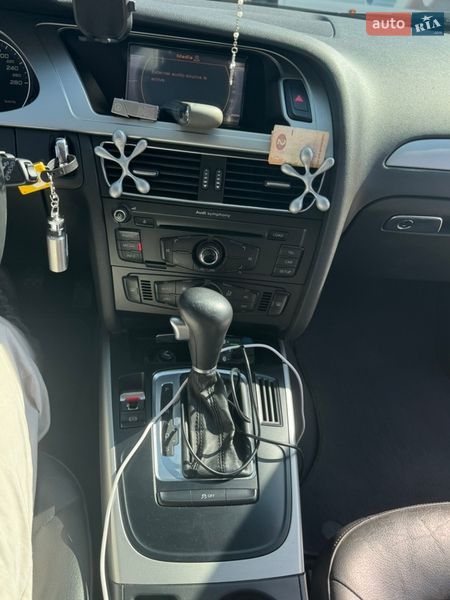 Седан Audi A4 2011 в Львове