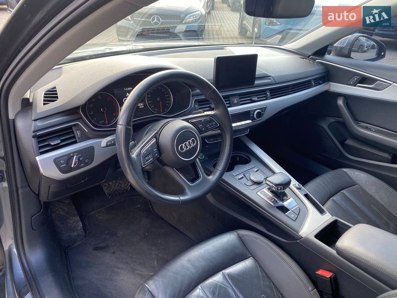 Седан Audi A4 2018 в Львове