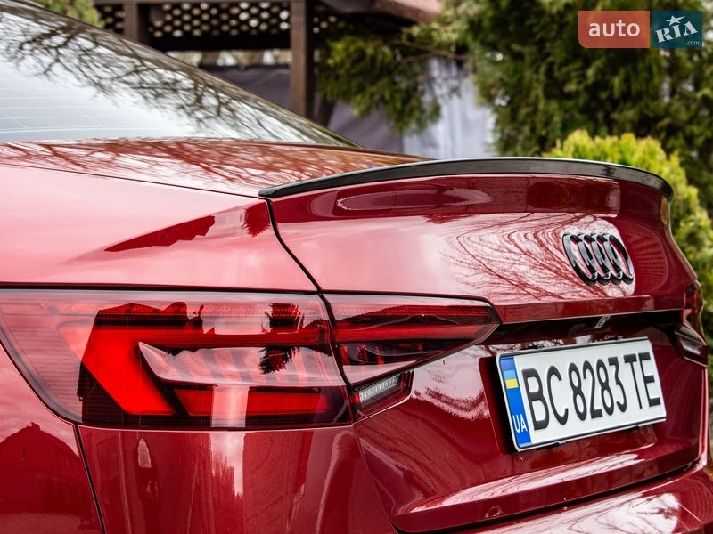 Седан Audi A4 2019 в Львові
