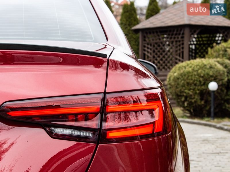 Седан Audi A4 2019 в Львові