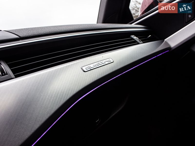 Седан Audi A4 2019 в Львові