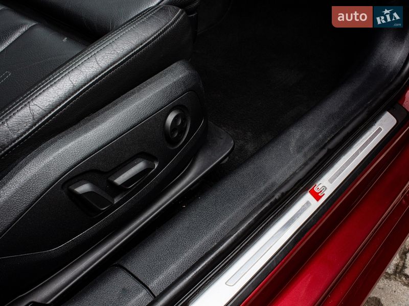 Седан Audi A4 2019 в Львові