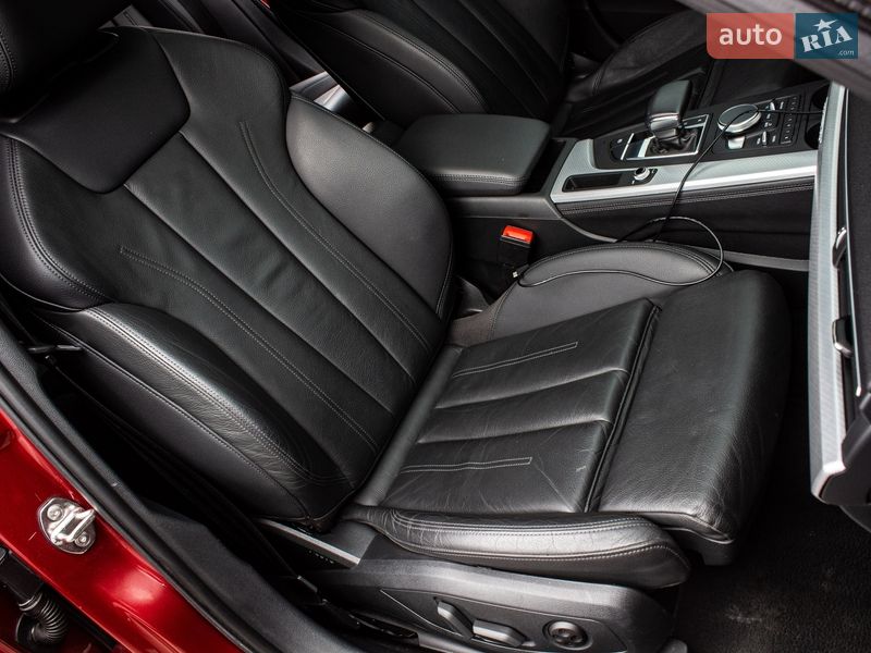 Седан Audi A4 2019 в Львові