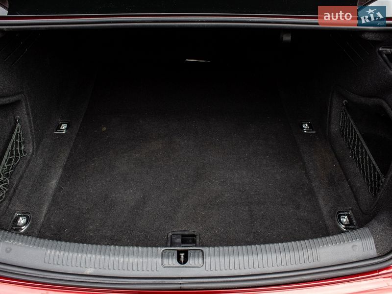 Седан Audi A4 2019 в Львові