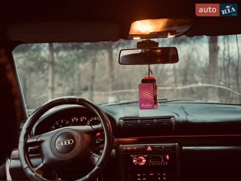 Седан Audi A4 2000 в Львові