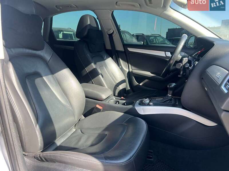 Седан Audi A4 2014 в Львове