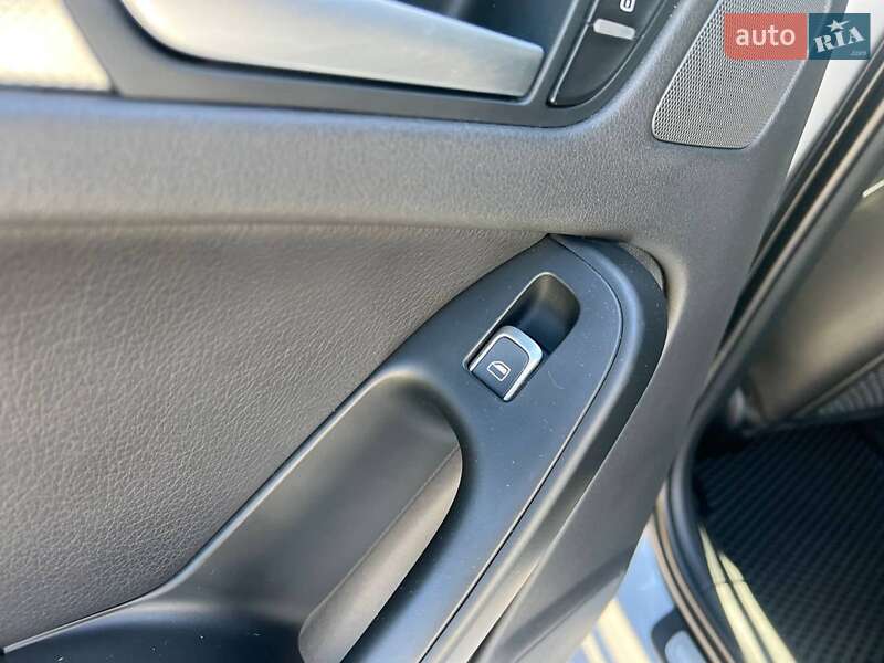 Седан Audi A4 2014 в Львове