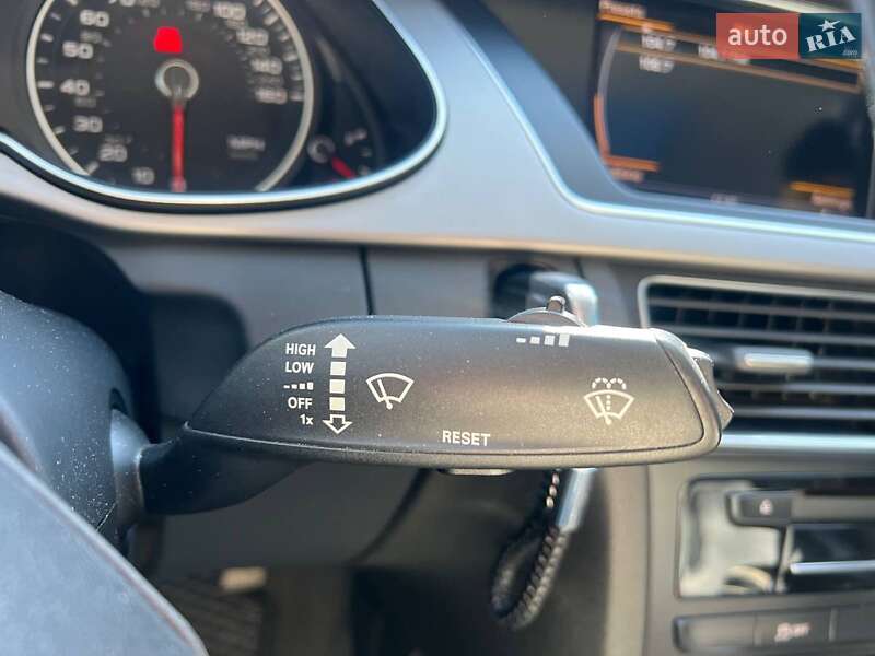Седан Audi A4 2014 в Львове