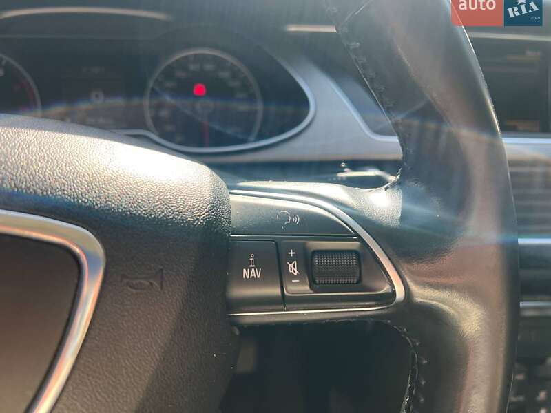 Седан Audi A4 2014 в Львове