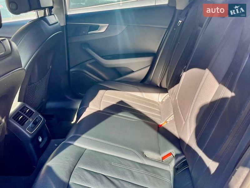 Седан Audi A4 2018 в Киеве