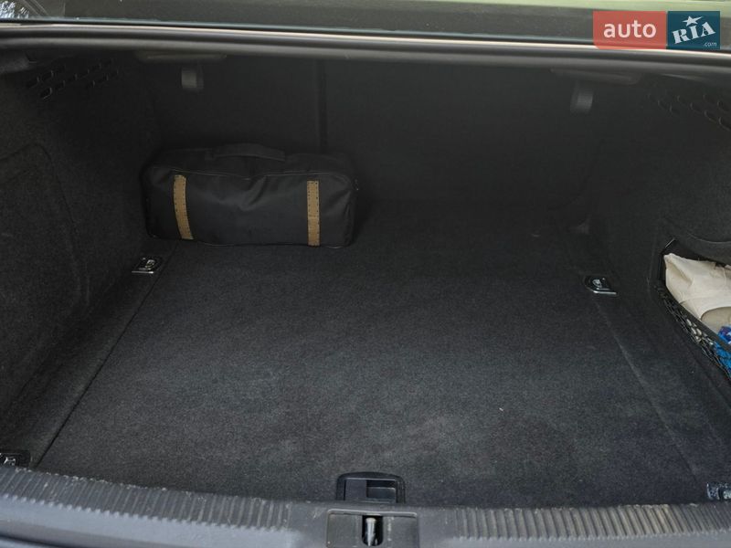 Седан Audi A4 2013 в Києві