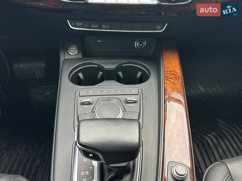 Седан Audi A4 2018 в Ивано-Франковске