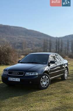 Седан Audi A4 2000 в Хусте