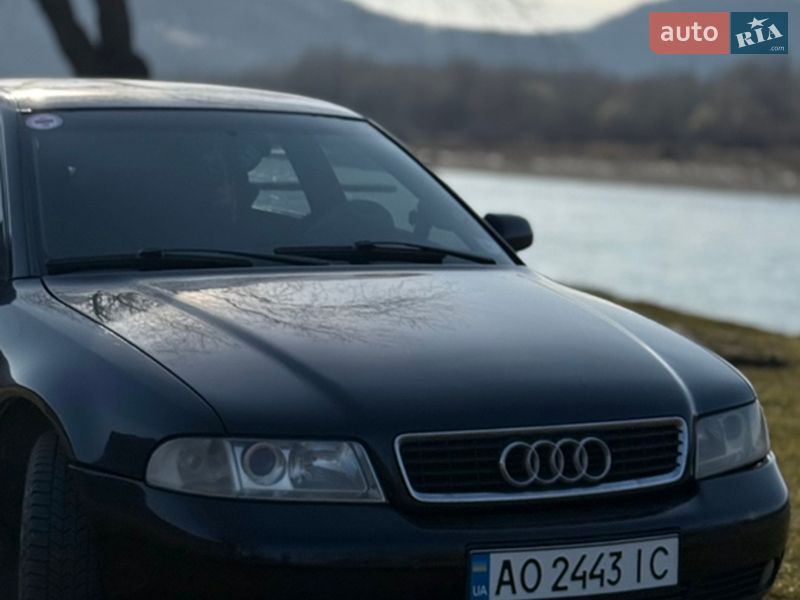Седан Audi A4 2000 в Хусті