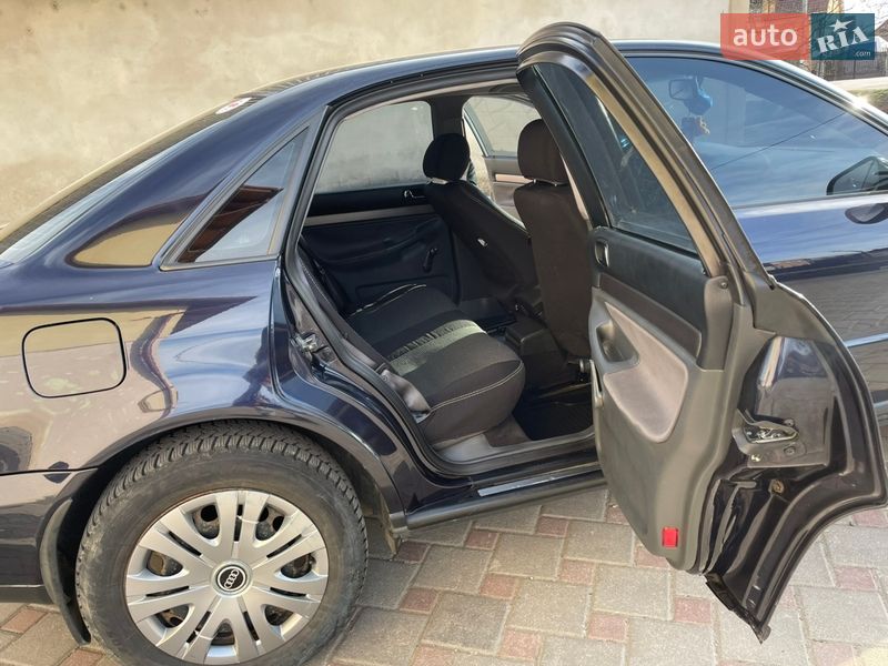 Седан Audi A4 2000 в Хусті