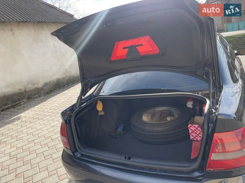 Седан Audi A4 2000 в Хусті