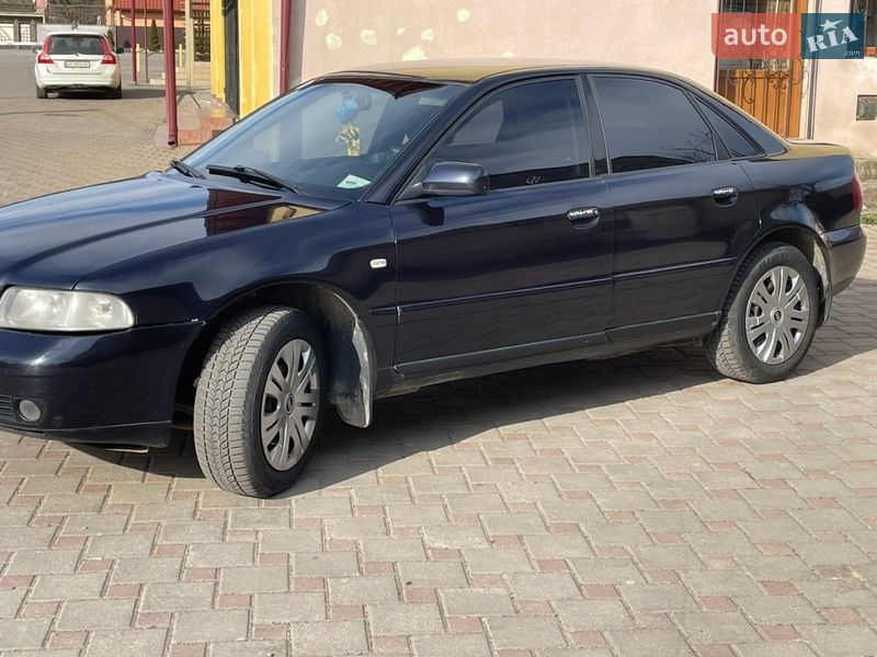 Седан Audi A4 2000 в Хусті