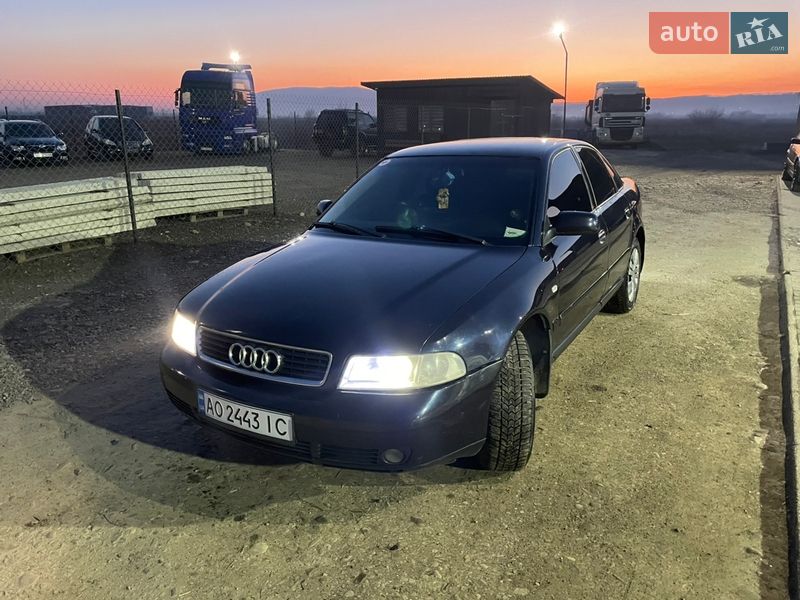 Седан Audi A4 2000 в Хусті