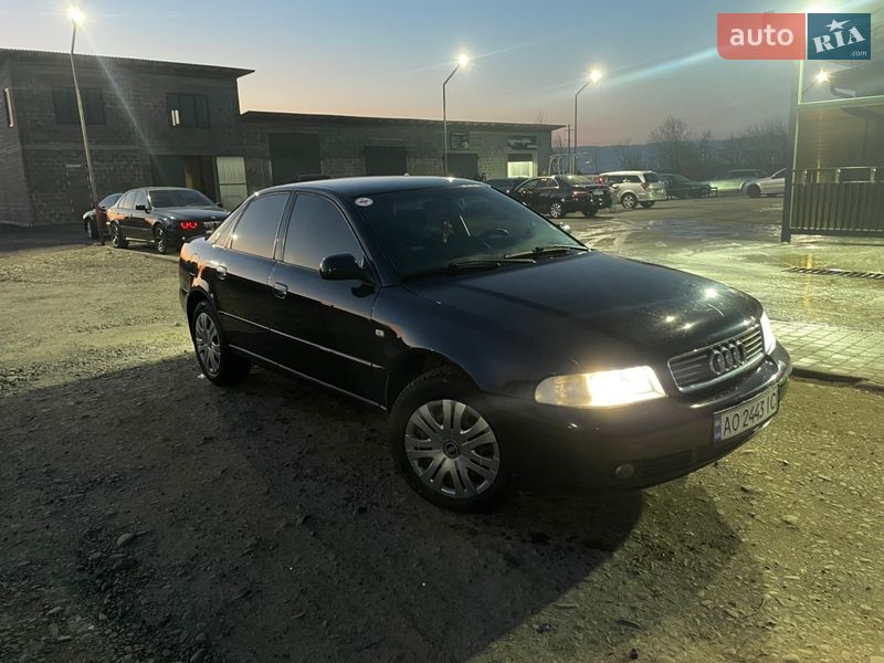 Седан Audi A4 2000 в Хусті