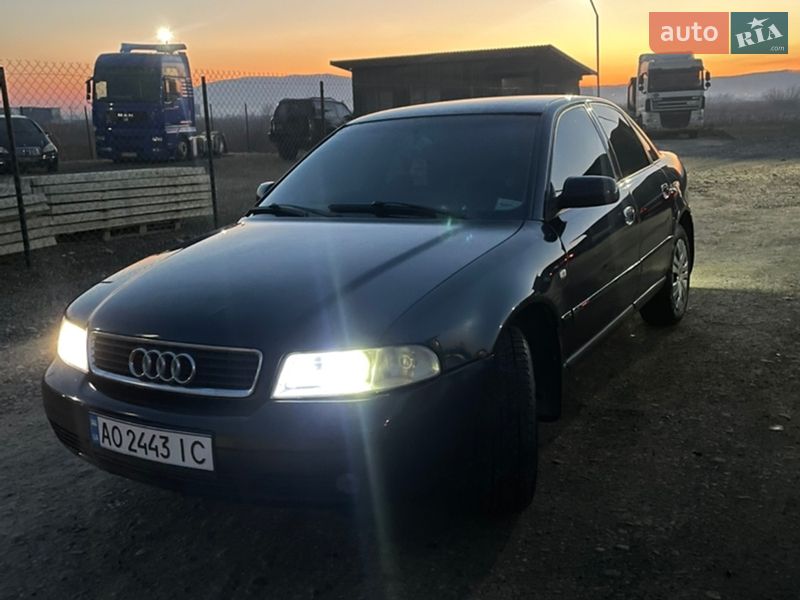 Седан Audi A4 2000 в Хусті